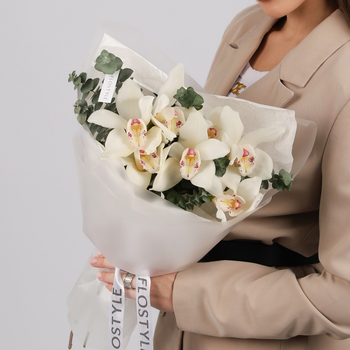 belaya orhideya buket  3